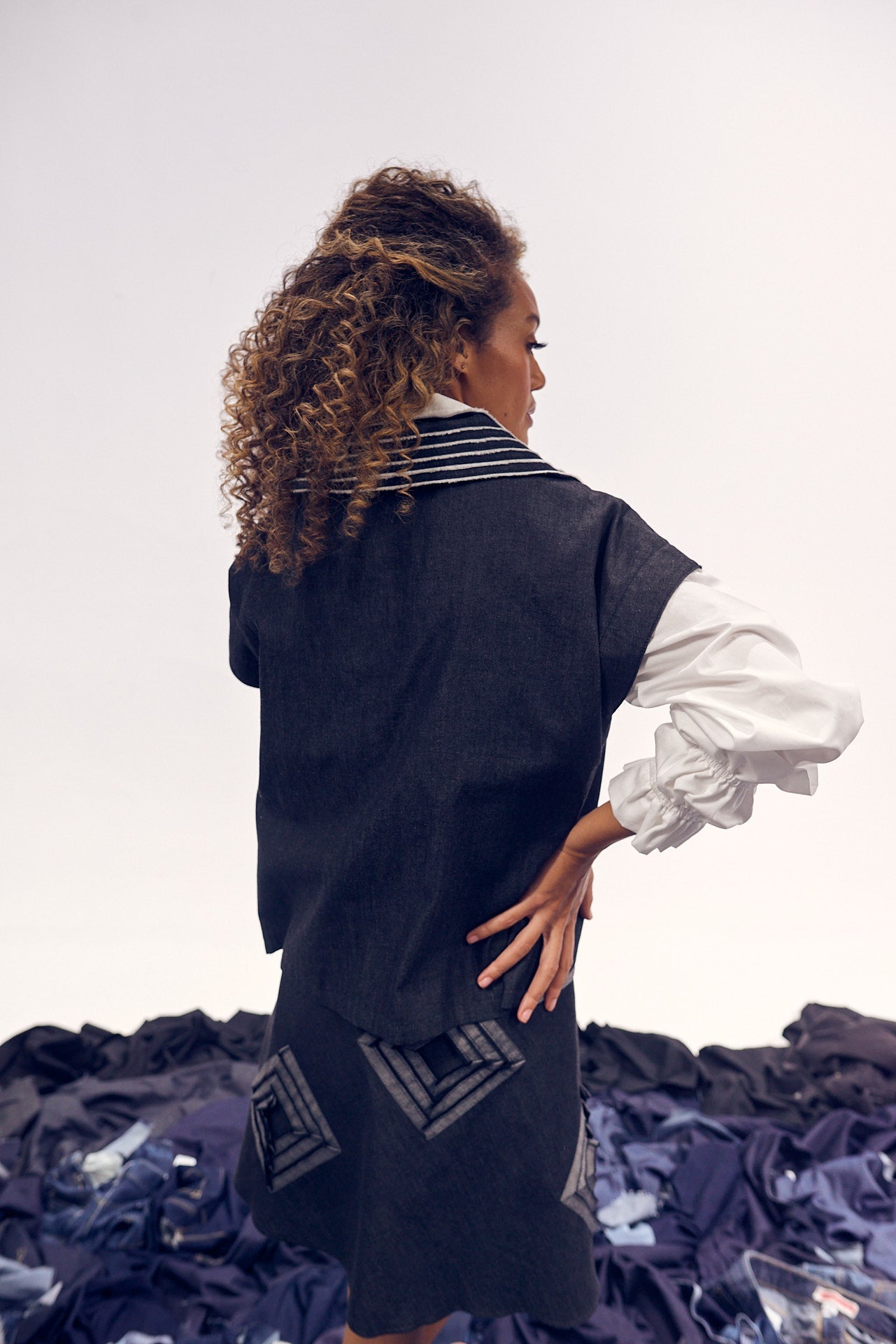 FALDA WRAP ESPIRALES DENIM CORTA NEGRA