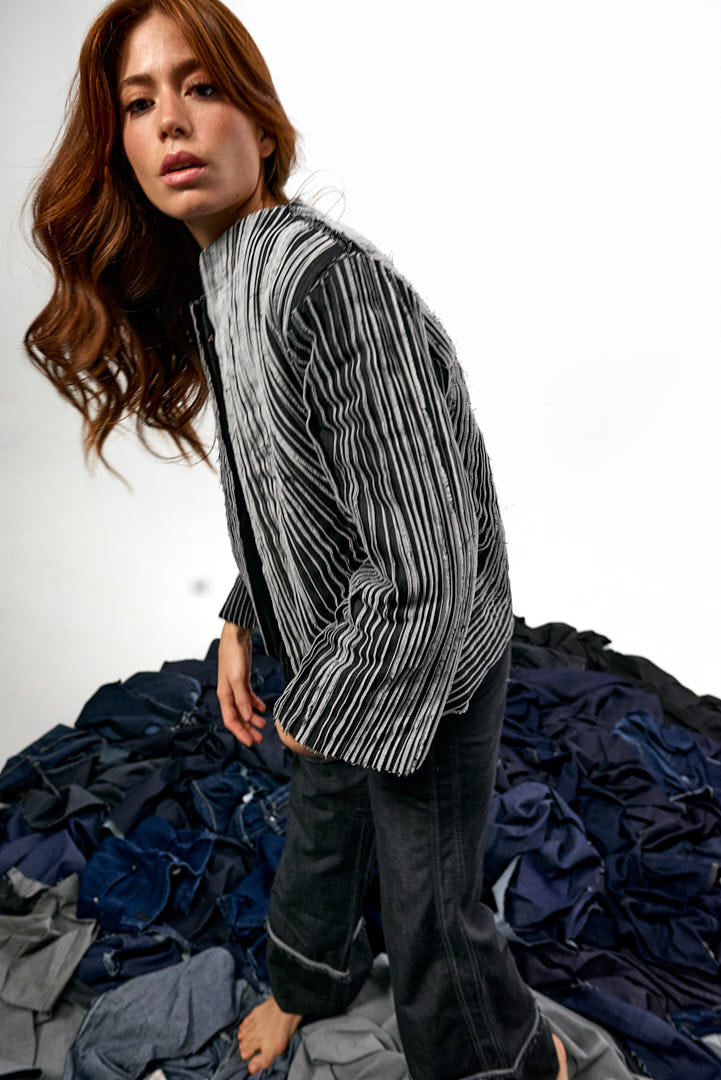CHAQUETA TIRAS DENIM NEGRA