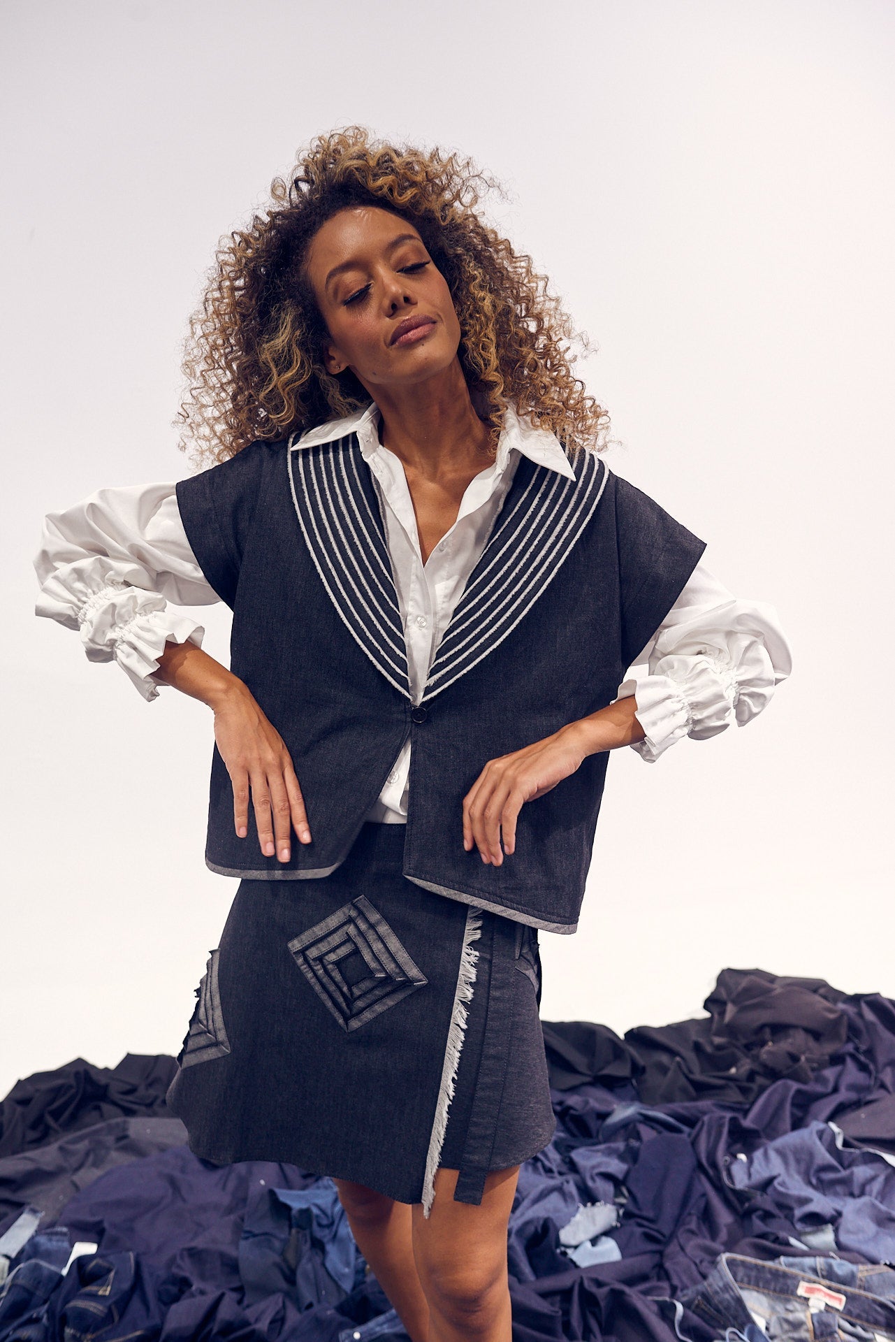 FALDA WRAP ESPIRALES DENIM CORTA NEGRA